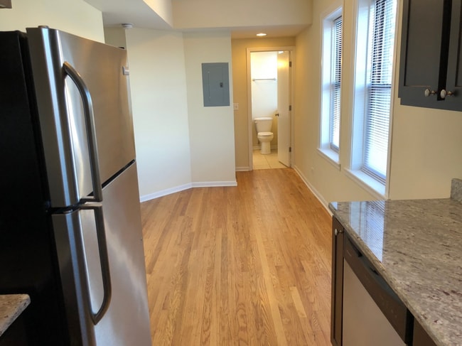 Building Photo - 2807 W Lawrence Ave Unit B3E