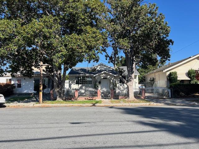 Building Photo - 866 N 15th St