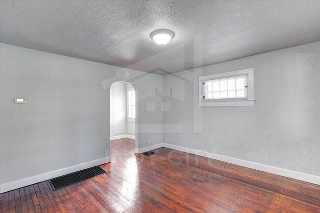 Photo - 3209 W 10th St