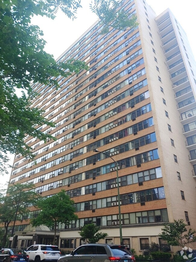 Building Photo - 6030 N Sheridan Rd Unit 411 Rental