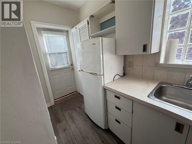 Photo - 279 Rosedale Ave