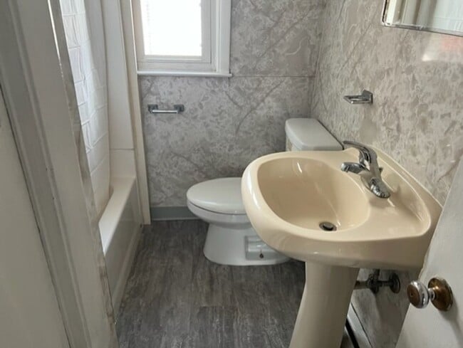 Photo - 361 Colonial Rd Unidad 2