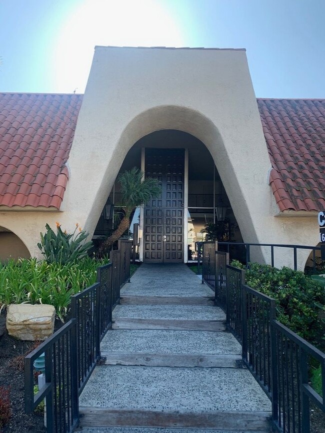 Building Photo - Casa La Paz