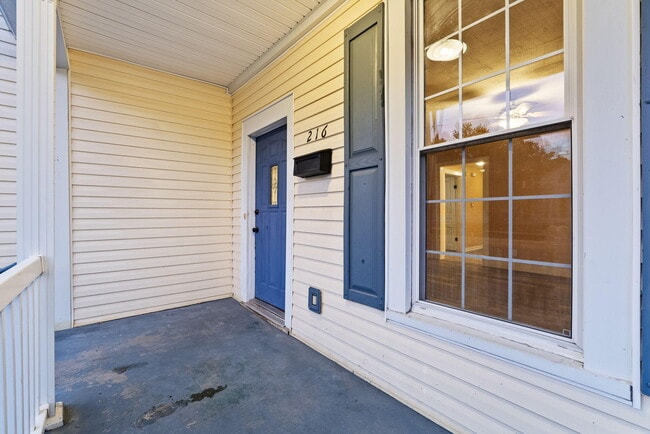 Photo - 216 N 2nd St