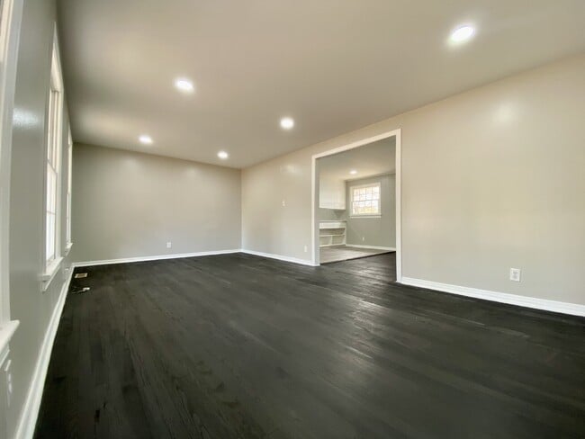 Photo - "Charming 3-Bedroom Rental with Hardwood Floors in Florence, AL - A Must-See!"