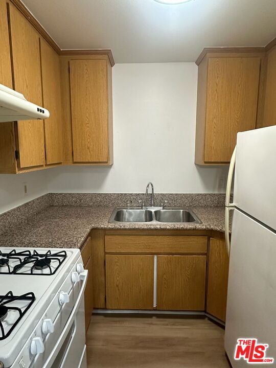 Photo - 428 S Grand View St Unidad 204