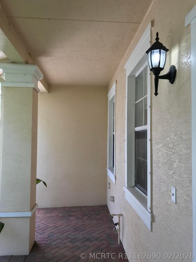 Photo - 141 E Thatch Palm Cir
