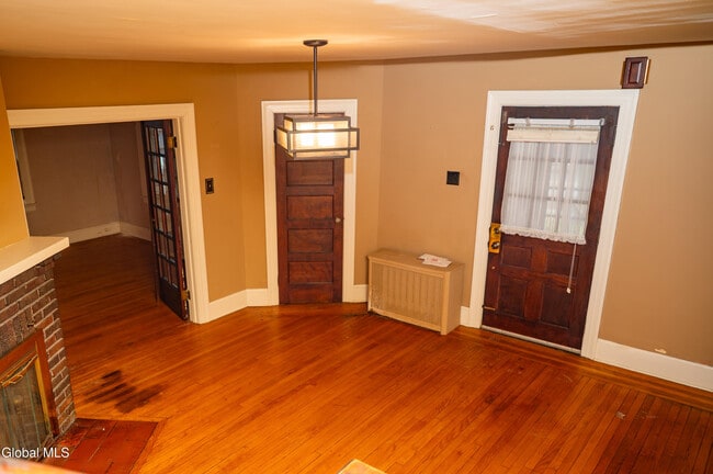 Photo - 1347 Union St