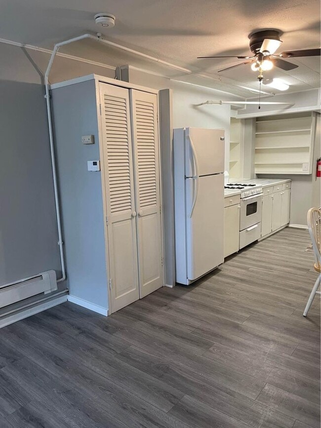 Photo - 115 W 13th St Unit Apt 3