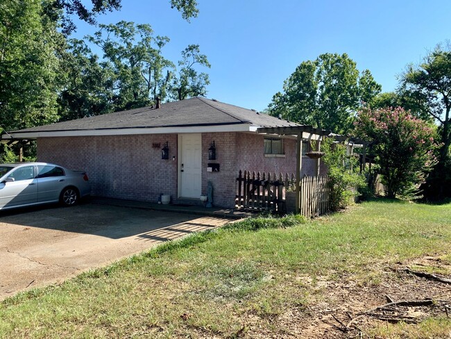 Building Photo - 3312 Northview Dr Unit A Rental