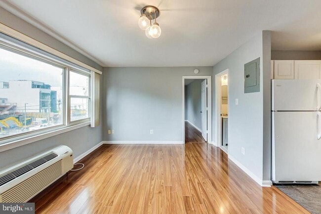 Photo - 604 Longfellow St NW Unidad 303