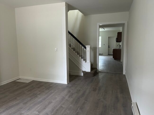 Photo - 2810 Winchester St
