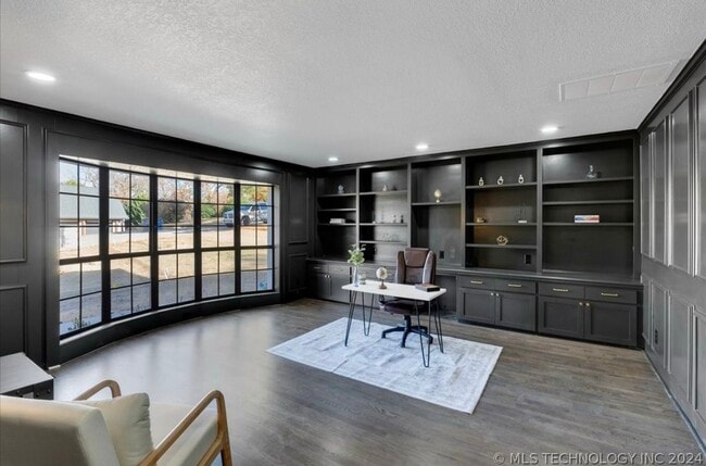 Photo - 11016 S Jamestown Ave