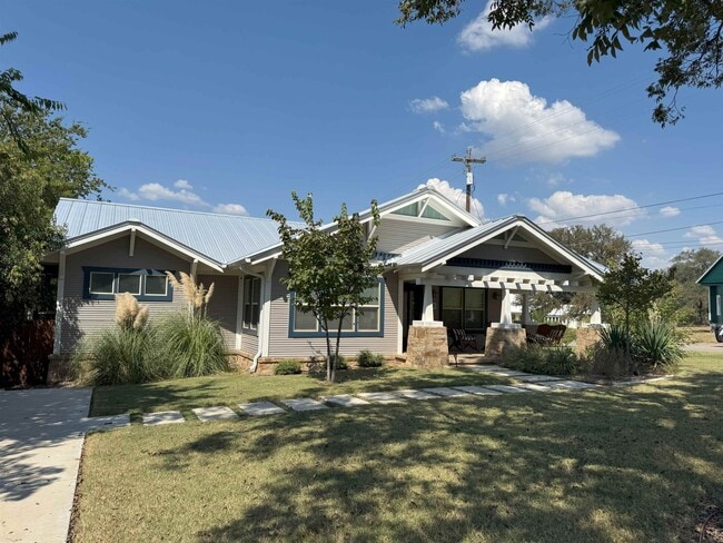 Photo - 618 Avenue E