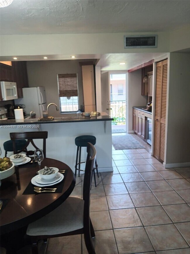 Photo - 2821 Somerset Dr Unit 312