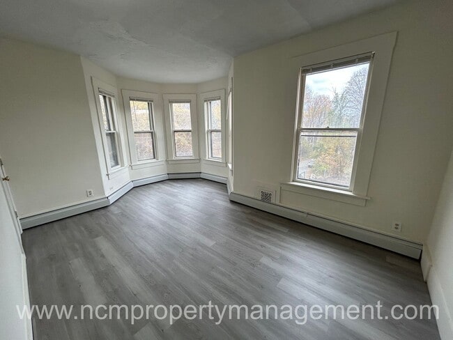 Building Photo - 28 Garnet St Unit 2L