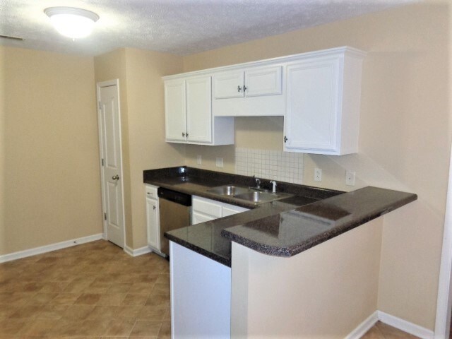 Photo - 167 Lansdan Dr