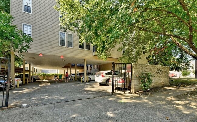 Photo - 711 W 21st St Unit 204