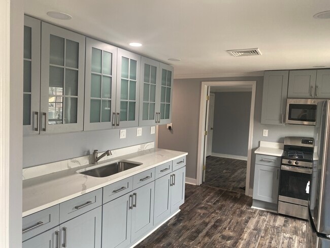 Building Photo - 44 Bridgeport Ave