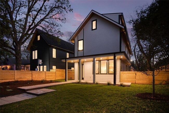 Photo - 2401 Willow St