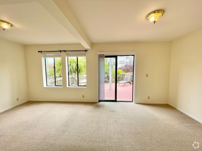 Building Photo - 743-745 11th Ave Unit 743 11th Avenue -  Garden Rental