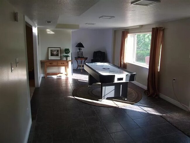 Photo - 206 E Bonneville Dr