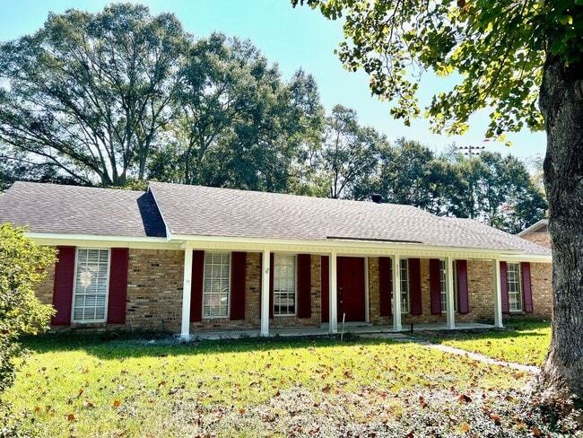 Building Photo - 3/2 Brick home