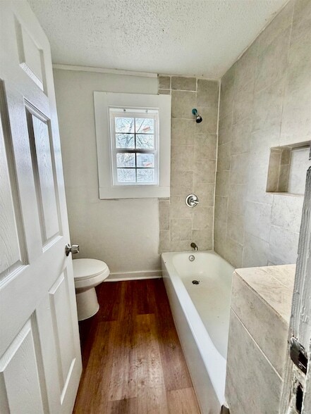 Photo - 1075 Kney St