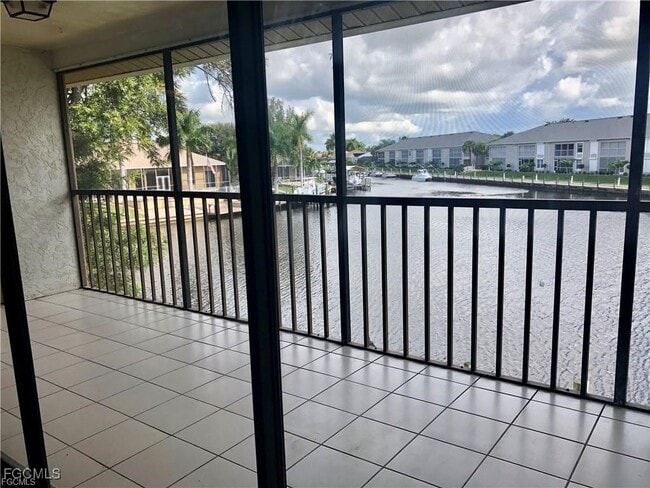 Building Photo - 4717 SW 13th Ave Unit 210