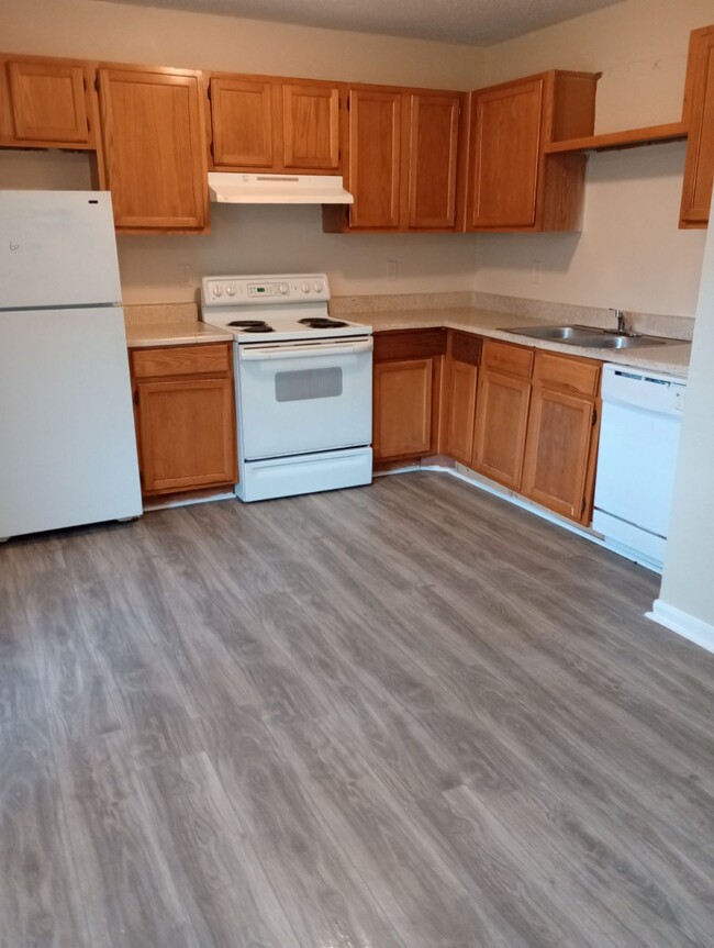 Kitchen - Pinebrooke - WE ACCEPT SECTION 8 Apartments