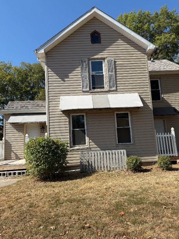 Building Photo - 1205 N Sheridan Rd Rental