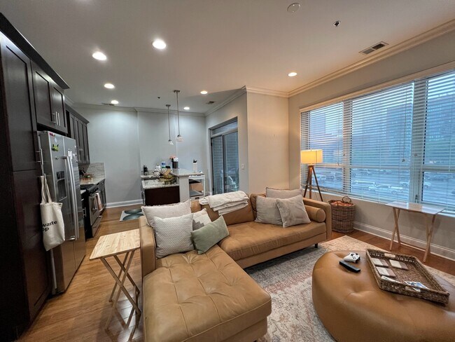 Photo - 1002 W Van Buren St