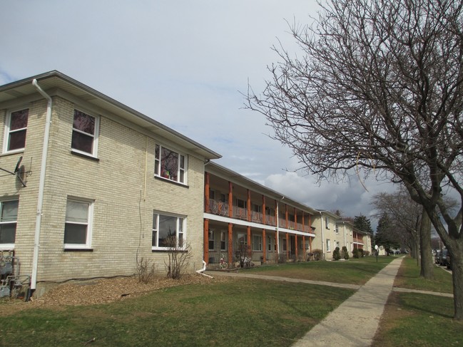 Pinetree Apartments - Pinetree Apartments