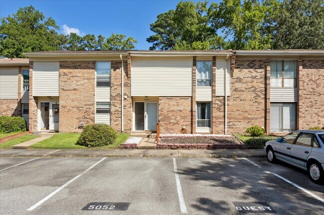 Photo - 5052 Clairmont Ct Townhome