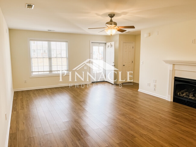 Photo - 208 Colonnade St