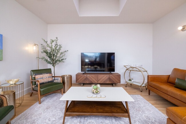 Photo - 1264 W Magnolia Ave Unit SI FL2-ID1575033P