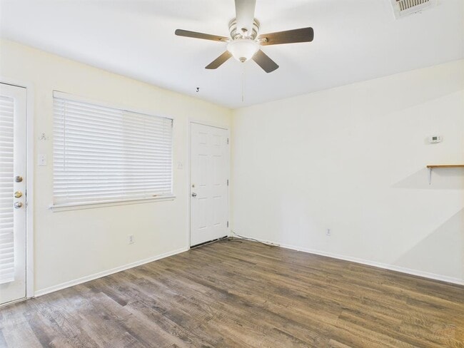 Photo - 1106 W 22nd St Unit 5