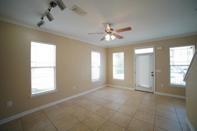 Photo - 2400 Fred Smith Rd Unit 207