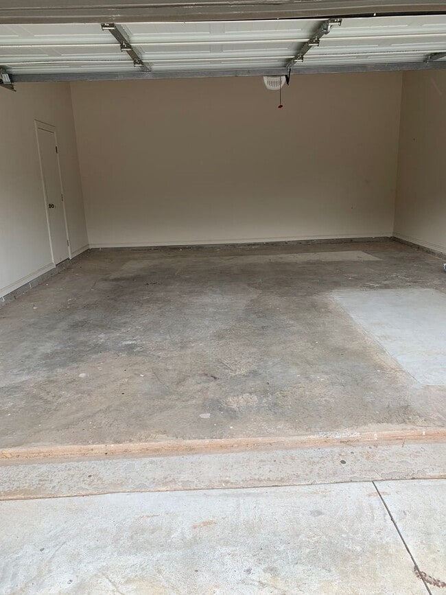 Photo - 3 bed, 2.5 bath home in the Enclave