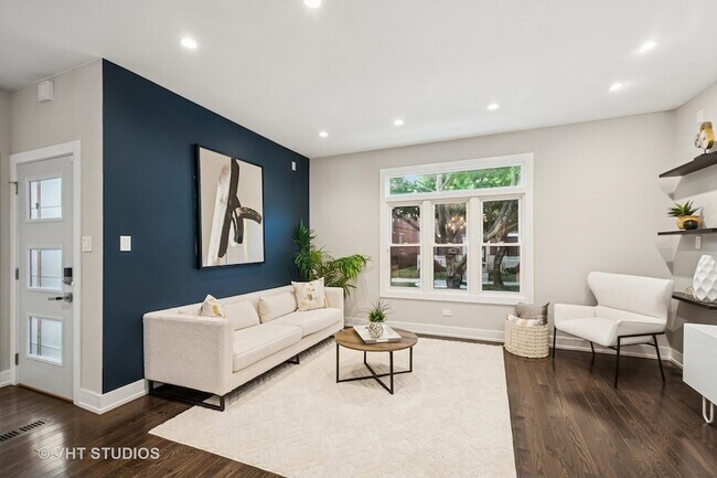 Photo - 3125 S Giles Ave