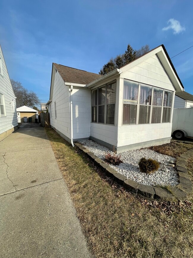 Photo - 23352 Hoover Ave