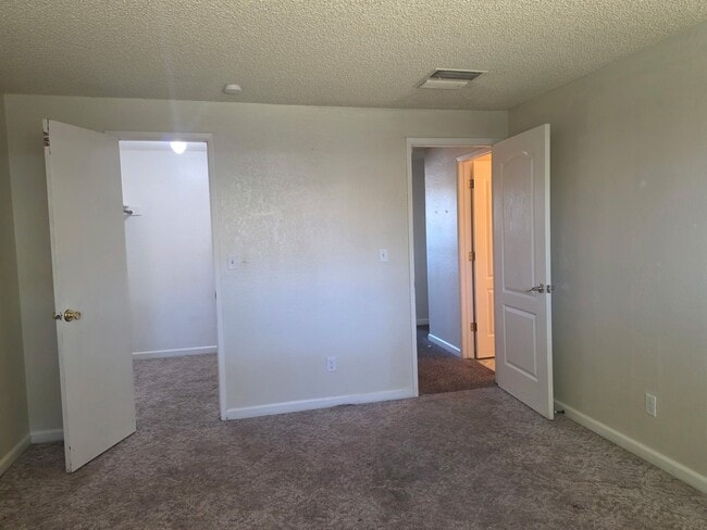 Photo - 504 Sandstone Dr