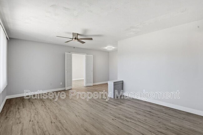 Photo - 1102 N 28th Pl