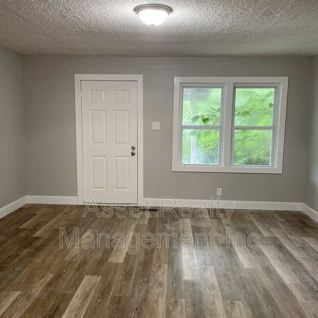 Photo - 3821 Hampton Ave