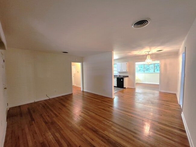 Photo - Charming 4 bedroom home for rent close to hospitals with wood floors. Available early August 2026...