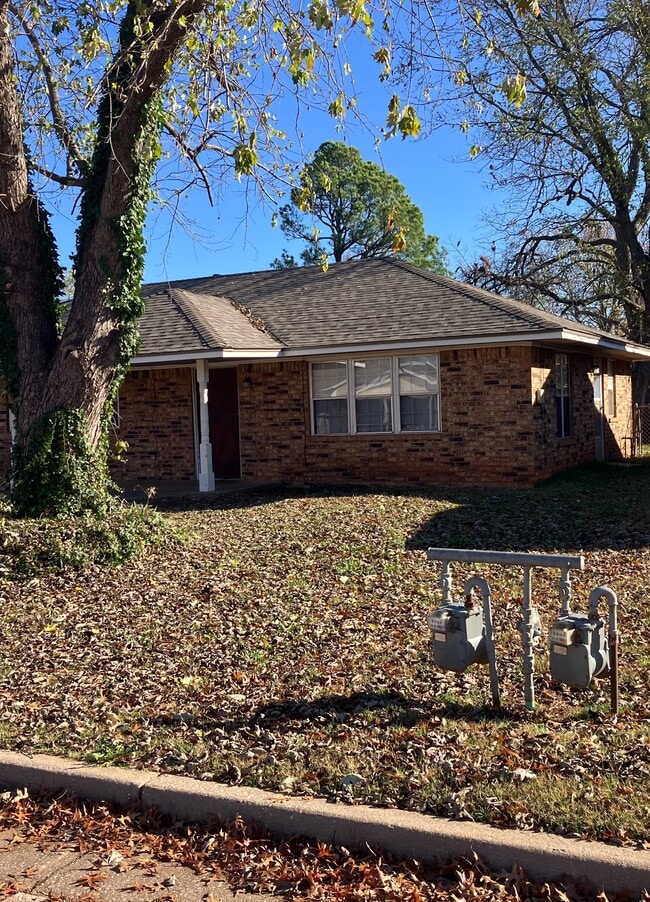 Building Photo - 511 Mark St