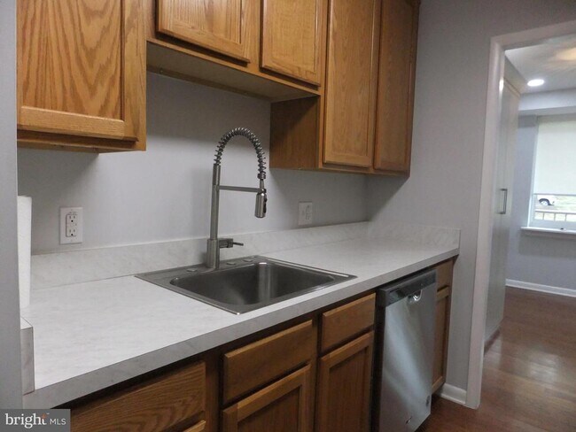 Photo - 1637 Oakwood Dr Unit S209