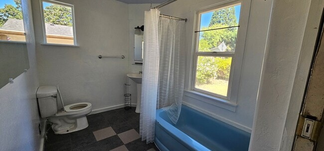 Photo - Minutes to Downtown Grants Pass