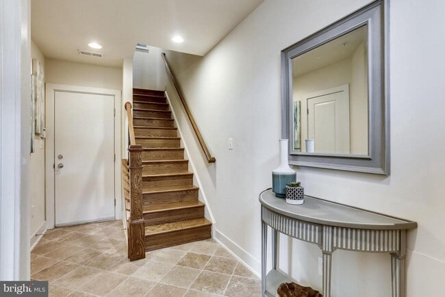 Photo - 419 K St SE