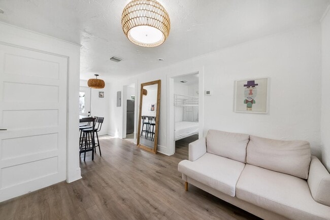 Photo - 308 SW 1st St